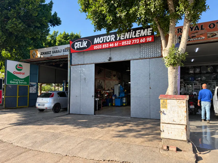 Atölye cephesi, giriş ve tabela
